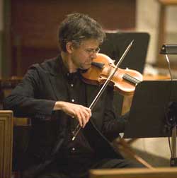 Кристоф Рихтер получил степень бакалавра и магистра музыки по классу скрипки в Институте Пибоди